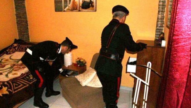 Squillo sudamericane in un appartamento di Pozzilli, denunciati in due
