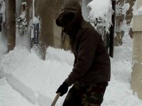 Ondata di neve, ad Oratino i migranti spalatori