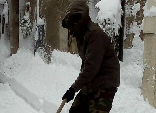 Ondata di neve, ad Oratino i migranti spalatori