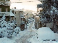 Niente acqua da 5 giorni, a Morrone la popolazione usa la neve per sopravvivere