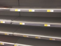 Emergenza neve, scaffali vuoti nei supermercati