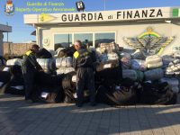 Sequestrate in mare 4 tonnellate di marijuana