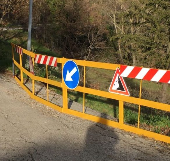 Isernia, smottamenti e buche mettono a rischio la viabilità nelle borgate