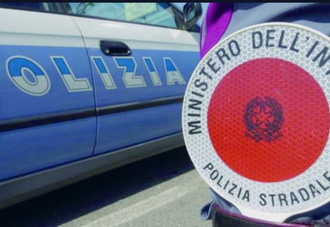 Patente falsa sequestrata dalla Stradale, il documento acquistato presso un’agenzia molisana