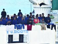 Nave Diciotti, Di Pardo chiede al Tar di Catania lo sbarco dei migranti