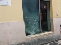 Campobasso, bomba di fronte a un negozio in pieno centro: si pensa a un atto intimidatorio