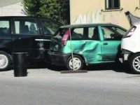 Campobasso, al volante ubriaco dopo il pranzo di Pasqua distrugge 3 auto: denunciato