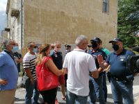 Presidio e cori contro il vertice della giunta, poi Marone incontra i lavoratori della Gam