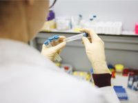 Positivo quasi il 10% dei tamponi: 57 nuovi casi e un altro decesso