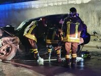 Ghiaccio sulla strada, finisce contro il guardrail: 20enne di Torella ricoverato nell’ospedale di Pescara