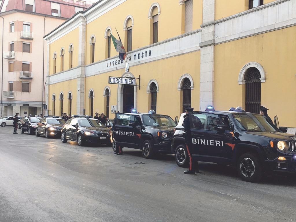 Campobasso, semina il panico tra i residenti di via Montello e aggredisce i carabinieri: 27enne arrestato