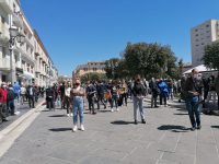 Campobasso, fermi da oltre un anno: in centro ‘va in scena’ il flashmob degli artisti molisani