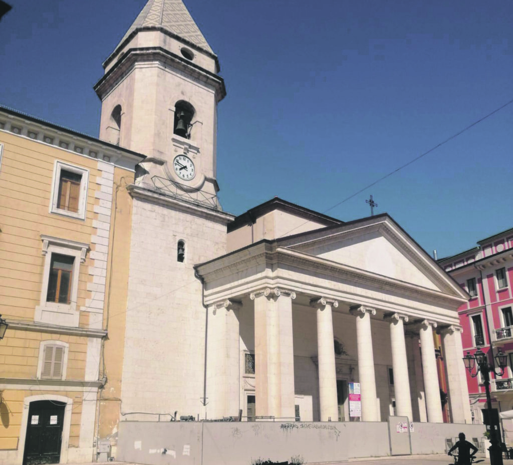 Campobasso, chiesa Cattedrale: rimossa l’impalcatura dal campanile. Segnale di speranza