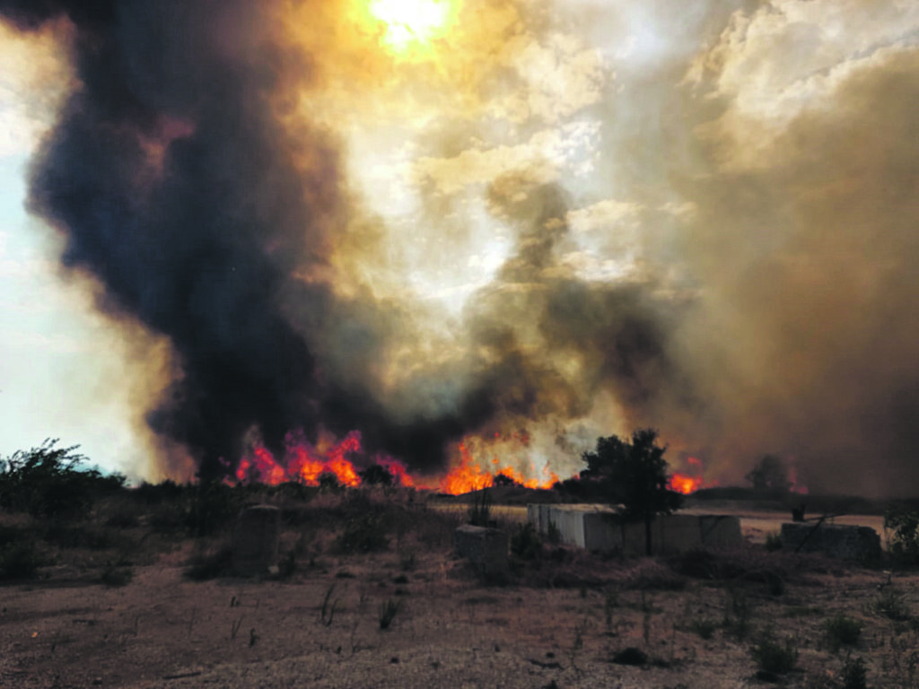 Inferno di fuoco sulla Bifernina, strada chiusa sia domenica che ieri