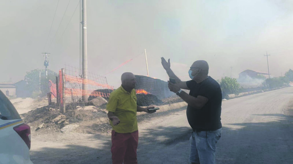 Montecilfone, vasto incendio lambisce il bosco e un agriturismo