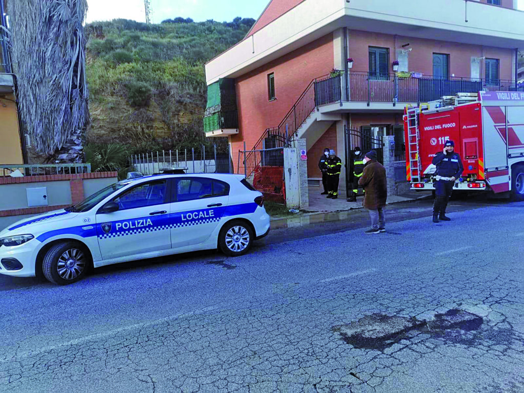 La frana avanza, una famiglia sgomberata a Rio Vivo