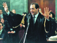 Una foto d'archivio del sostituto procuratore Antonio Di Pietro, durante un'udienza in Tribunale.