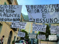 Carsic, continua il sit-in di protesta: lavoratori inviperiti con i sindacati