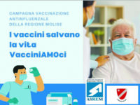 Al via la campagna antinfluenzale, «vaccinatevi anche contro il Covid»