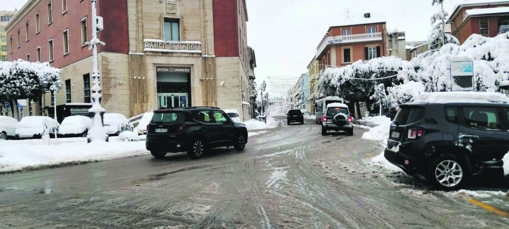 Colpo di coda dell’inverno, oggi neve anche in collina