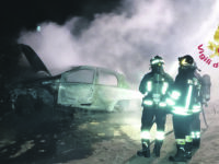 Rubano una Fiat Punto a San Severo per smontarla al Saccione, i ladri poi danno fuoco all’auto