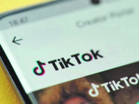 TikTok, psicosi o pericolo. Il consiglio di ‘Piotar Boa’: è più sicuro non usarla