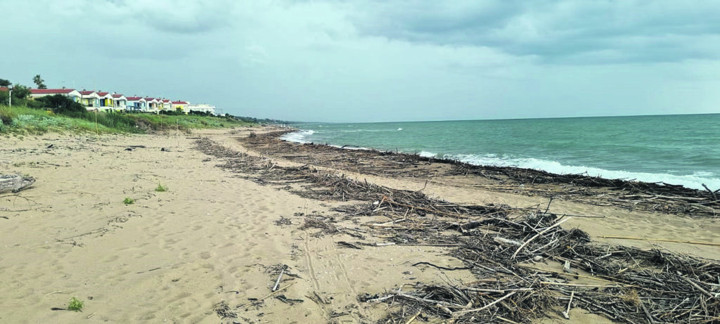 Spiagge libere ancora impraticabili sulla costa