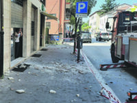 Isernia. Cadono calcinacci da una finestra, tragedia sfiorata solo perché domenica