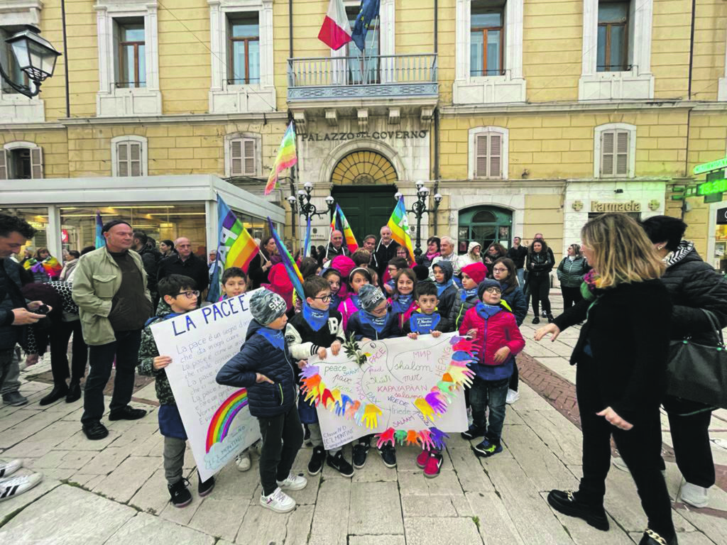 Dalla piazza “colorata” di Campobasso l’appello alla politica: se a Gaza entrano solo i carri armati il mondo esploderà