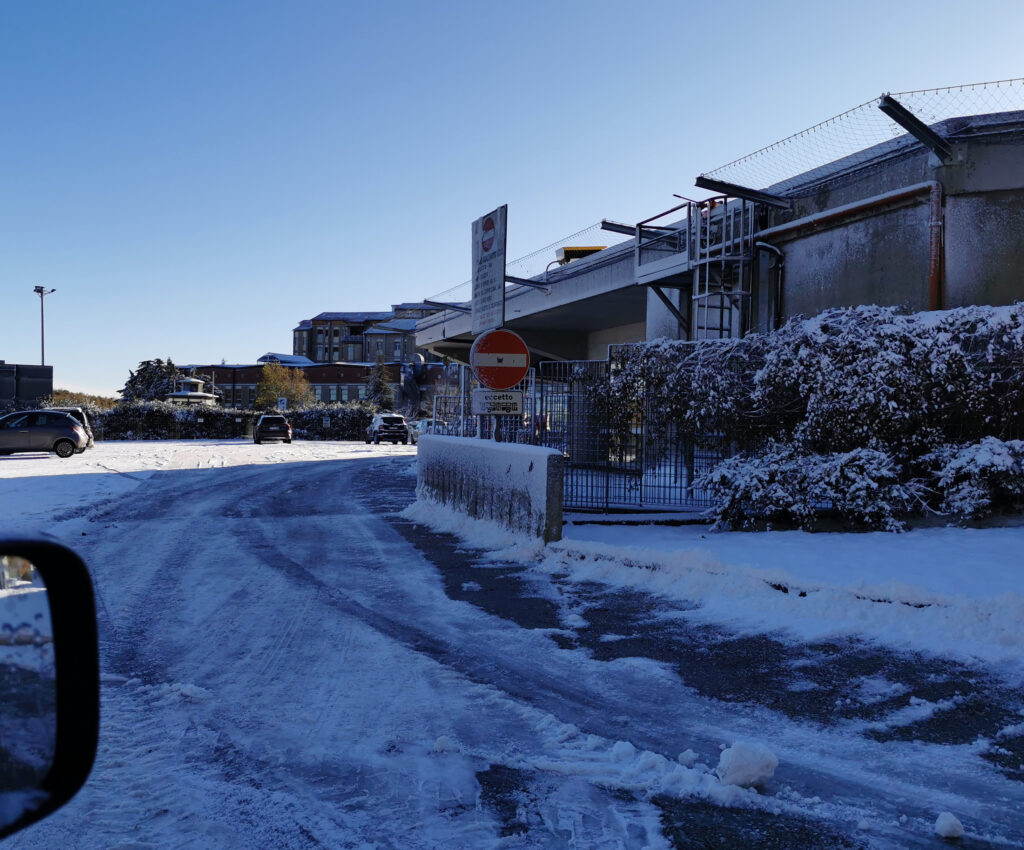 Caos alla prima neve, sul banco degli imputati finisce l’Asrem