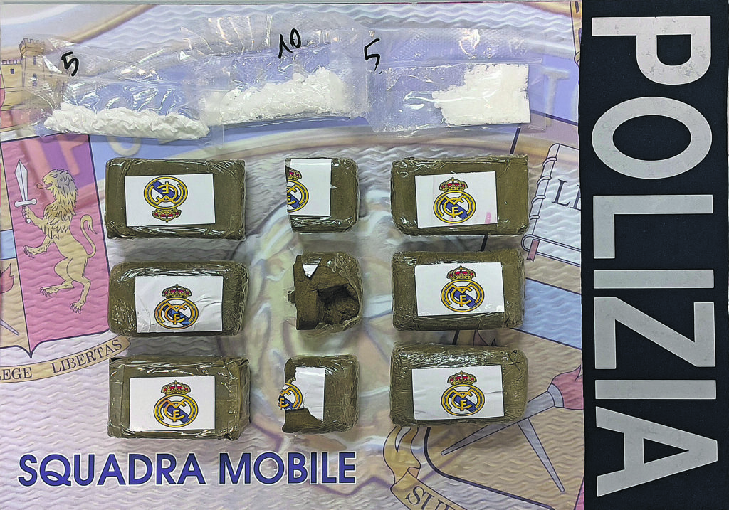 Campobasso. Hashish con il logo del Real Madrid pronto per lo spaccio, pusher finisce in manette