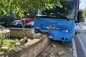 Termoli. Bus della Sati finisce contro il muretto, tragedia sfiorata