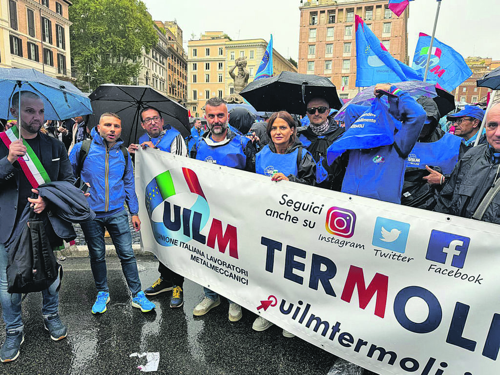 Diritti e dignità del lavoro, Uil di nuovo in piazza: «Più risorse alla sanità»