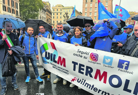 Diritti e dignità del lavoro, Uil di nuovo in piazza: «Più risorse alla sanità»