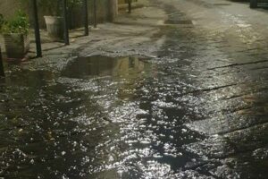 Chiusure notturne e reti colabrodo, altra rottura in via Marconi