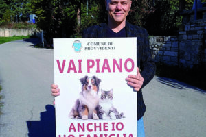 «Vai piano, anche io ho famiglia, proprio come te». Provvidenti tutela gli animali