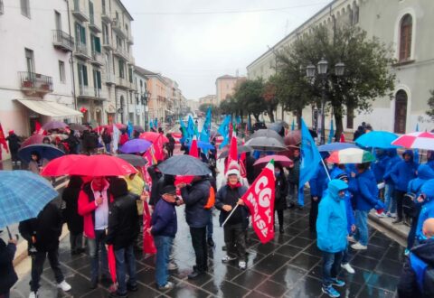 Manovra Meloni, dalla piazza dello sciopero generale le richieste dei lavoratori