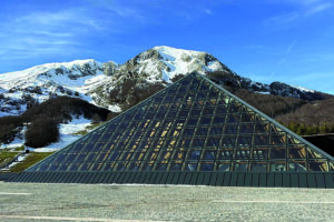 Campitello, ci siamo: finalmente apre la piramide in stile ‘Moondial’