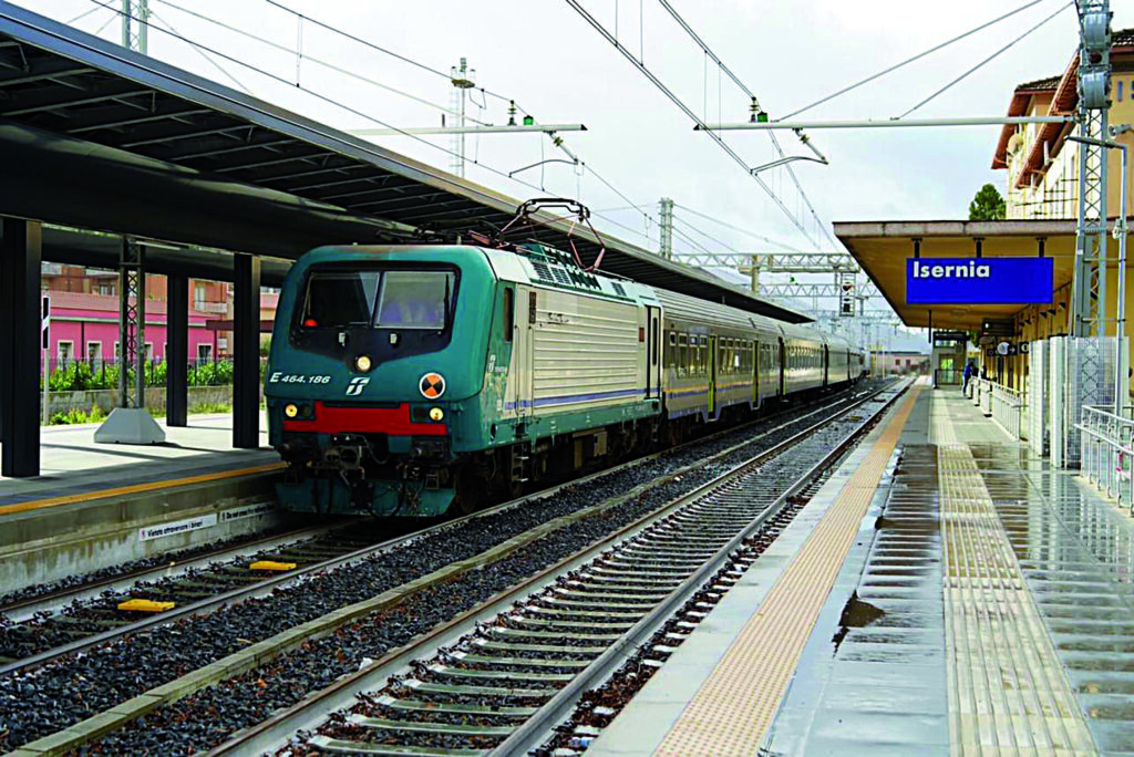 Vairano, capotreno salvata da un poliziotto in borghese