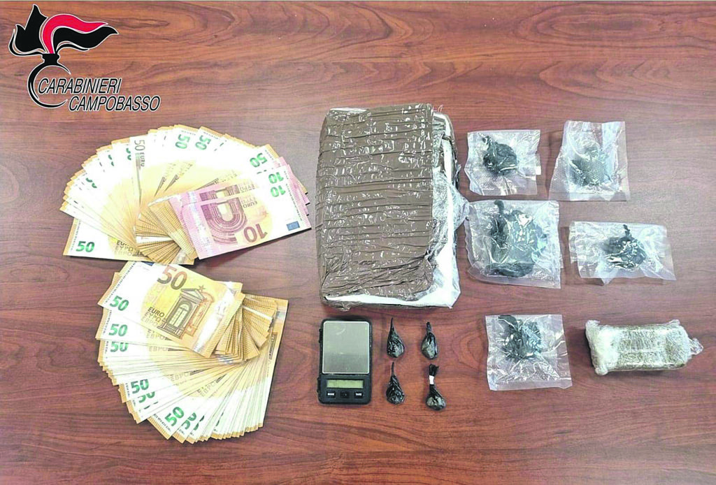 Termoli. Blitz in casa dello spacciatore, trovati quasi 1,2 chili di droga