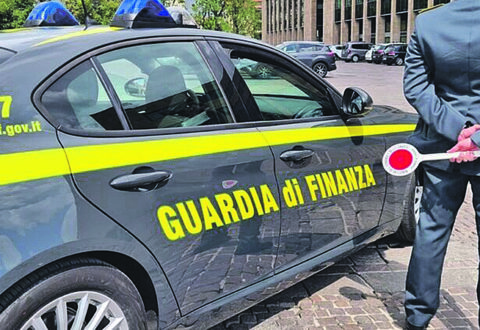 Colli a Volturno. Evade dalla sorveglianza e guida senza patente, fermato dalla Finanza