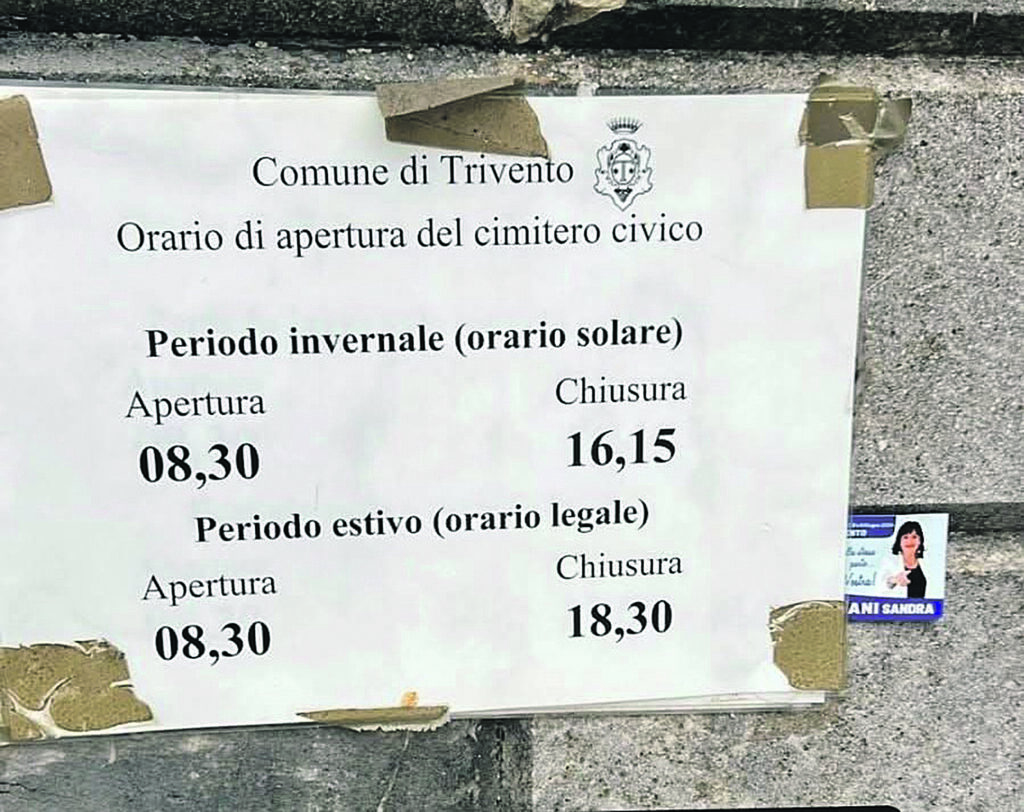 Trivento. Il santino della consigliera Stinziani all’ingresso del cimitero, scatta la denuncia