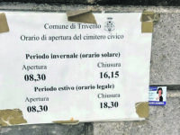 Trivento. Il santino della consigliera Stinziani all’ingresso del cimitero, scatta la denuncia