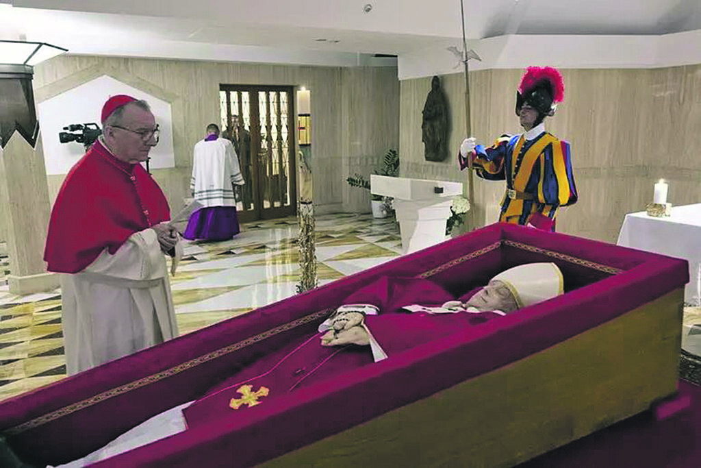 ‘Scomodo’ e amatissimo, l’omaggio a papa Francesco