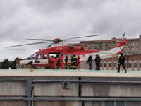 L’elicottero decolla e solleva una speranza
