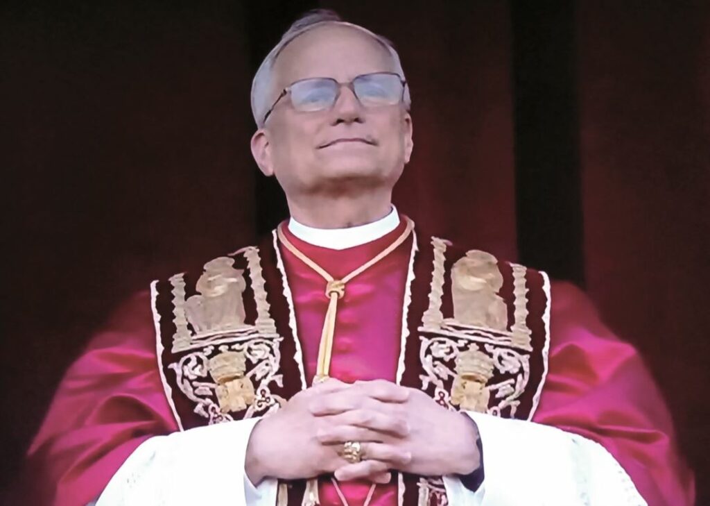 Chi è il nuovo Papa: il profilo del successore di Francesco