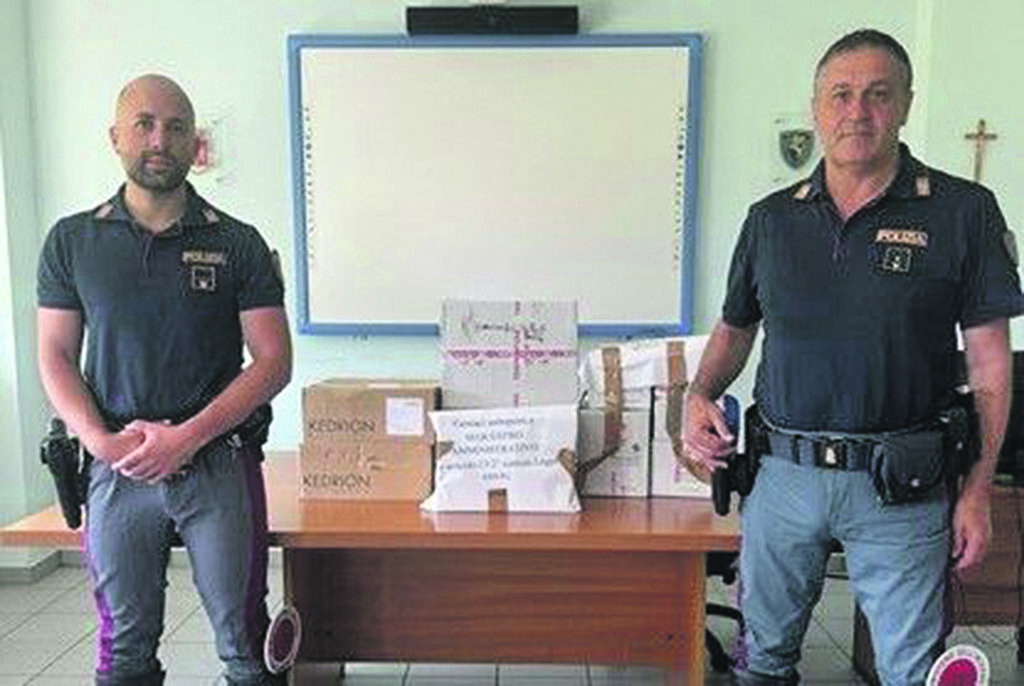 Farmaci da 50mila euro ‘cotti’ a 26 gradi: maxi sequestro sulla statale 85