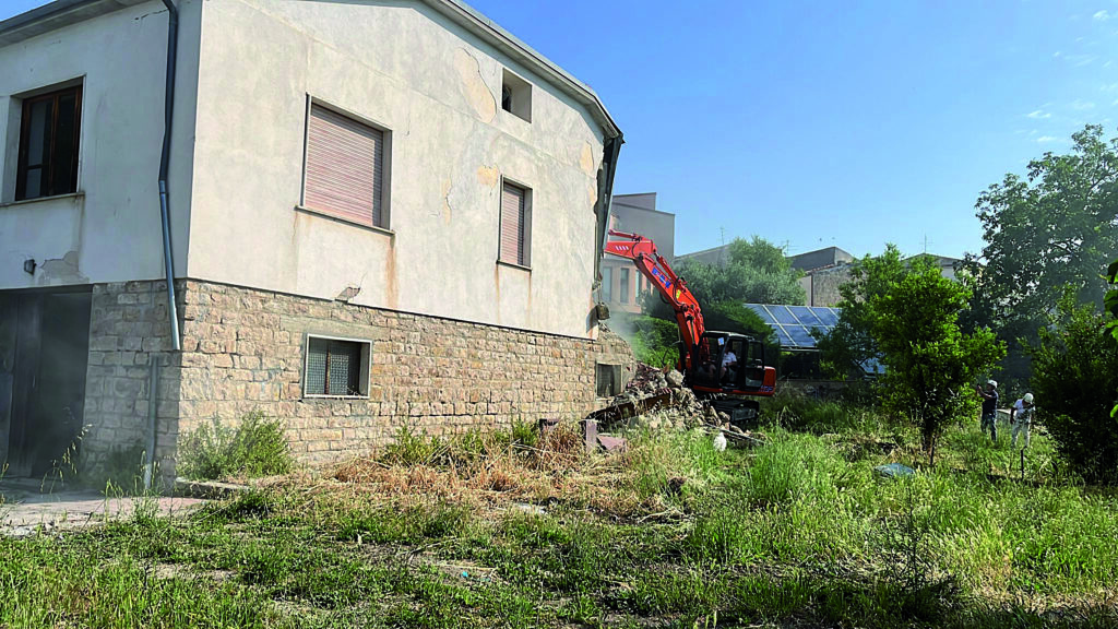 Montecilfone. Demolito ieri l’immobile simbolo del sisma 2018