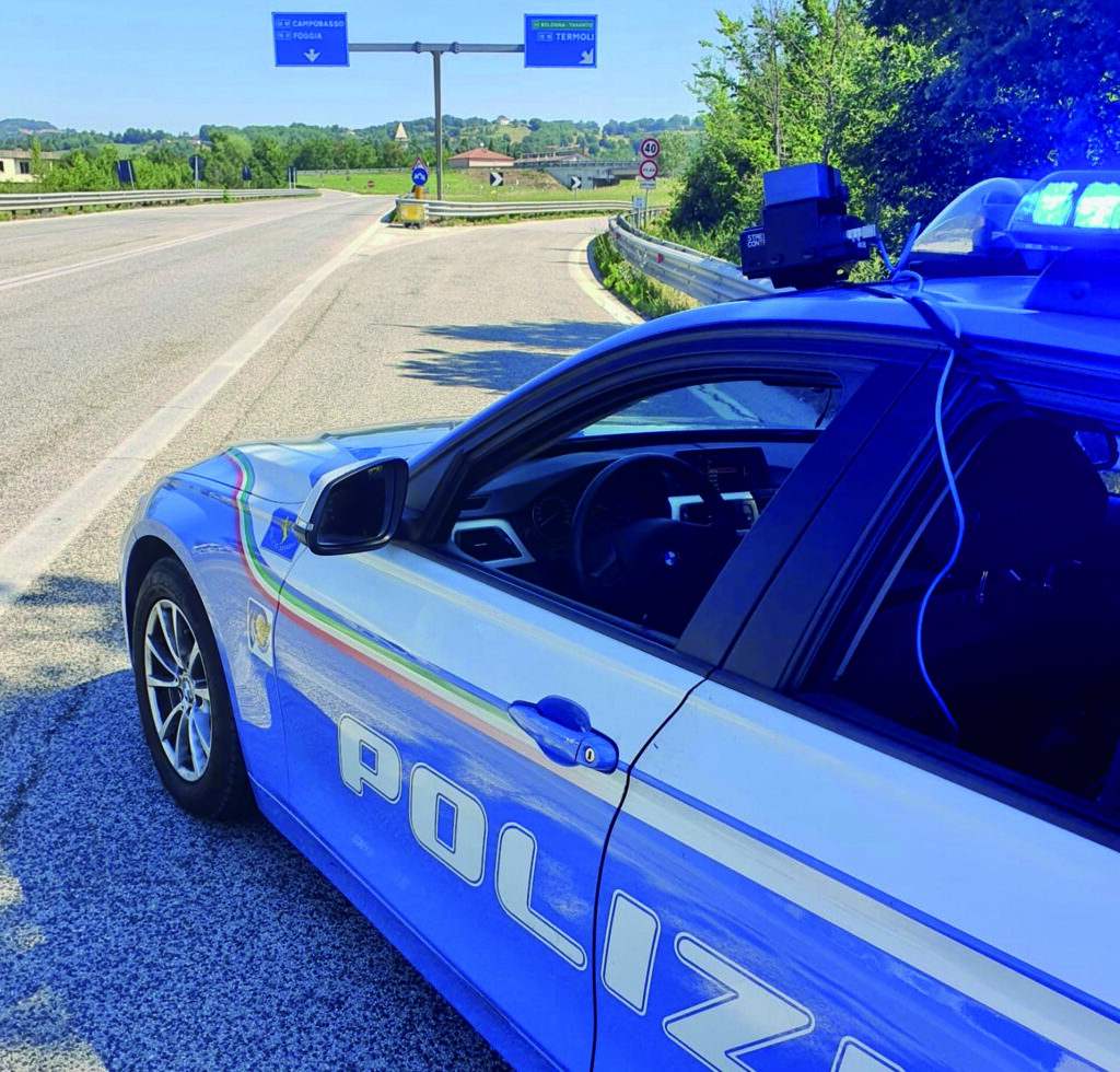 Cellulare alla guida, controlli a tappeto della Polizia stradale