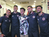 «Fate l’abbonamento», i calciatori rossoblù spingono la tifoseria